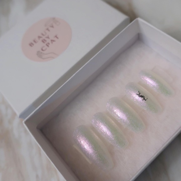 Sparkle Irridescent Jelly LUXURY PRESS ON NAILS - Picture 3 of 6